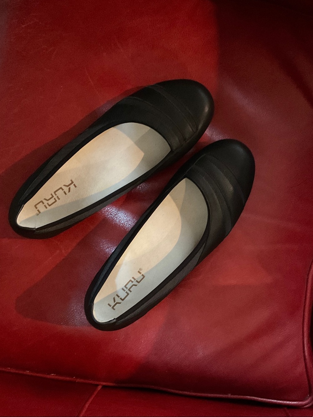 KURU BLack Flats so 11